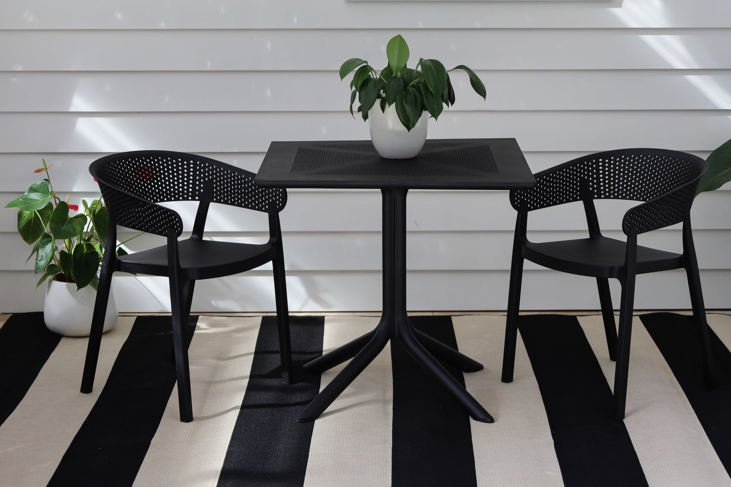 Santacruz Black Outdoor Chair