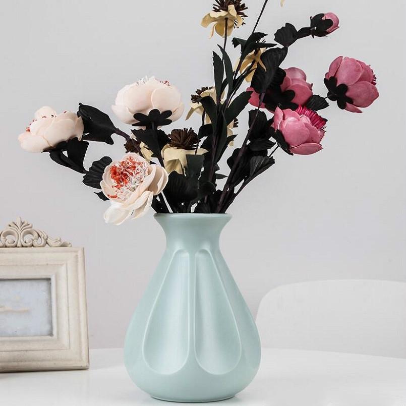 Drop-resistant Plastic Vase for Dry and Wet Flower Arrangements - Blue