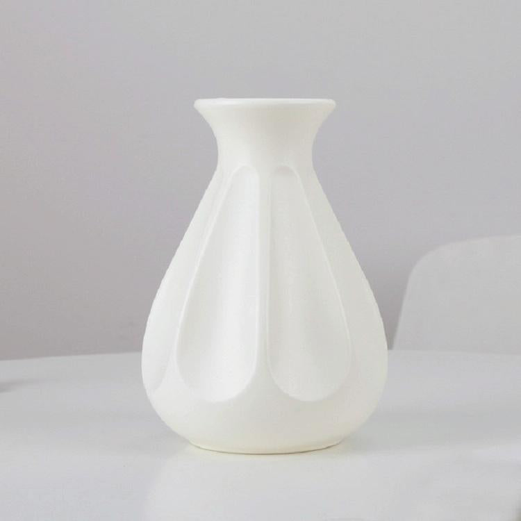 Drop-resistant Plastic Vase for Dry and Wet Flower Arrangements - Blue