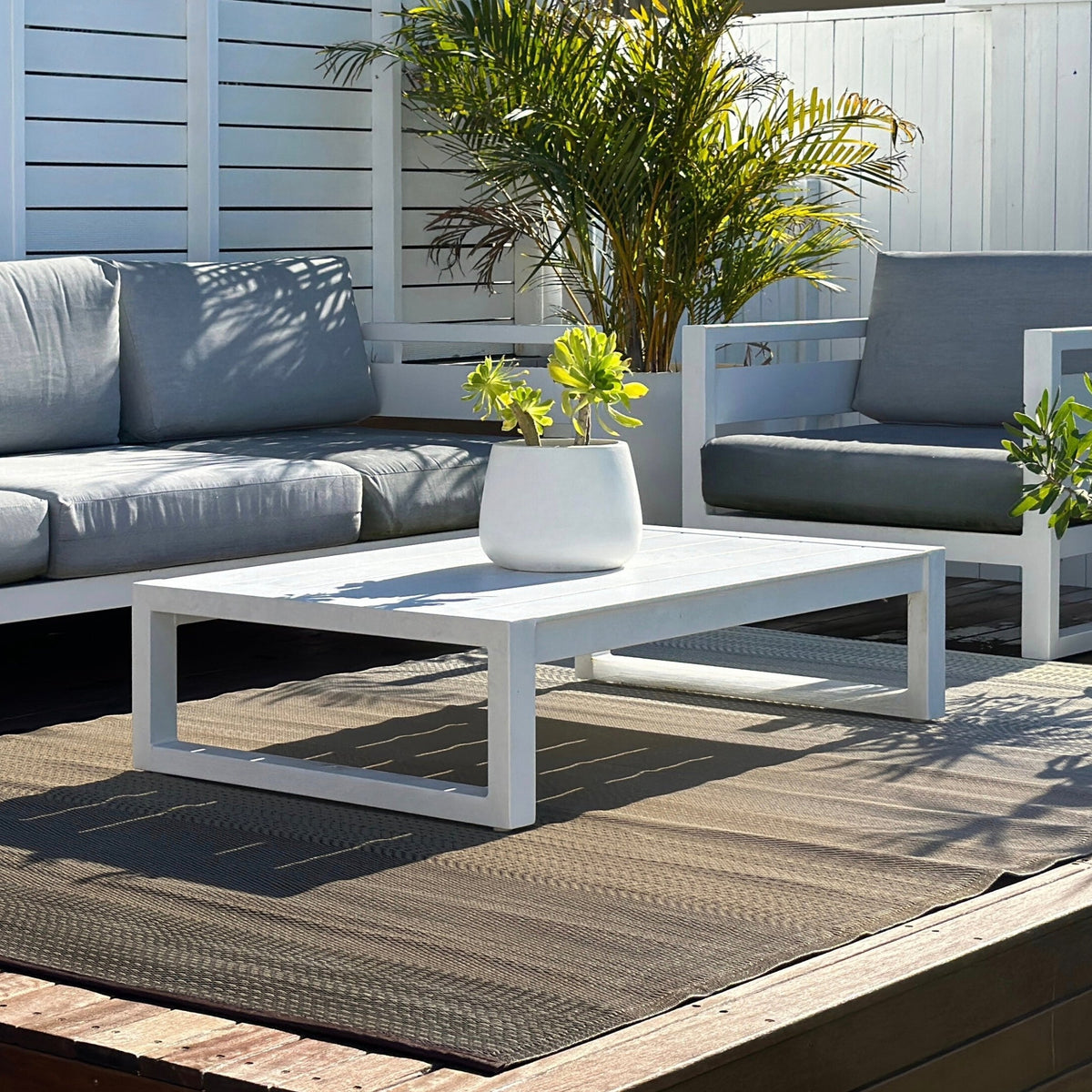 Big Sur Ash Modern Recycled Plastic Outdoor Rug