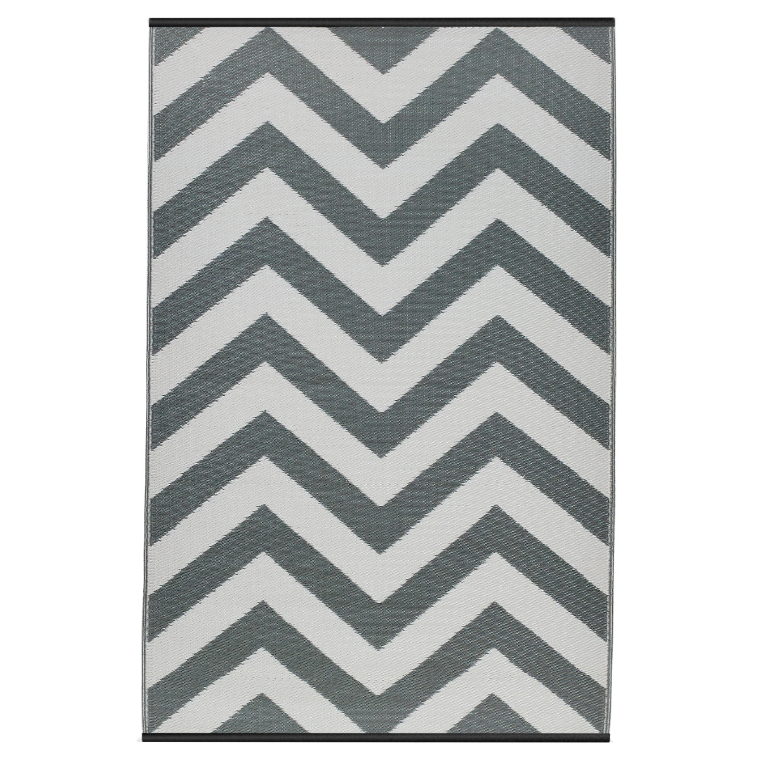 Laguna Paloma and White Chevron Recycled Plastic Outdoor Rug