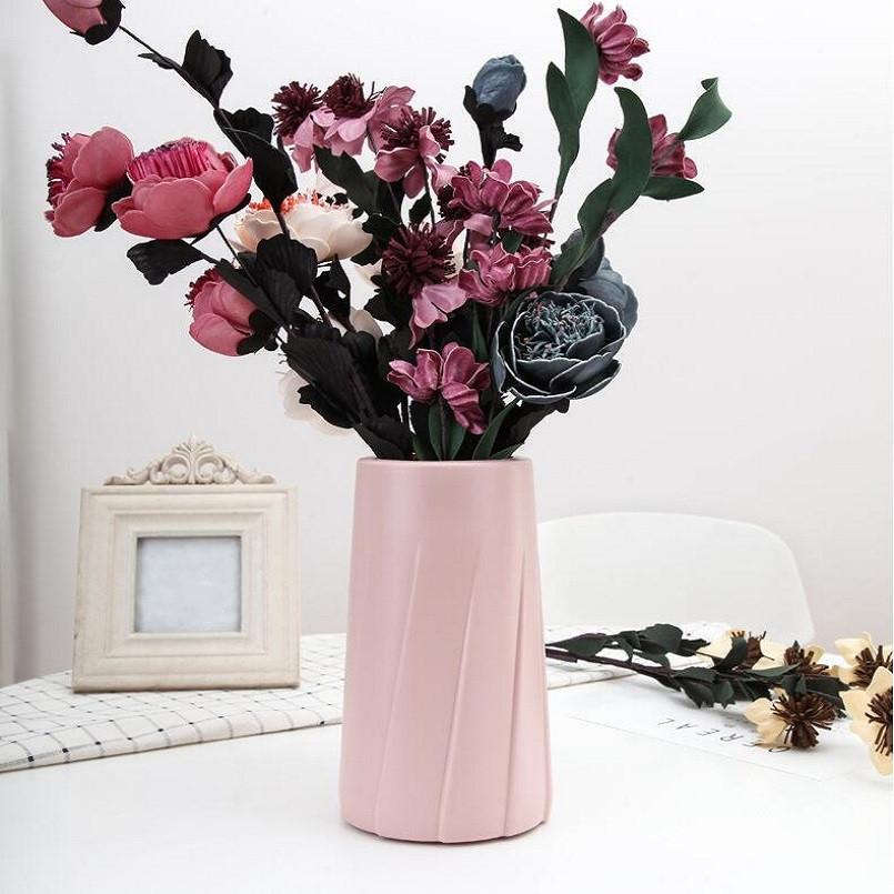 Creative Plastic Vase for Modern Decor - Simple Design - Blue