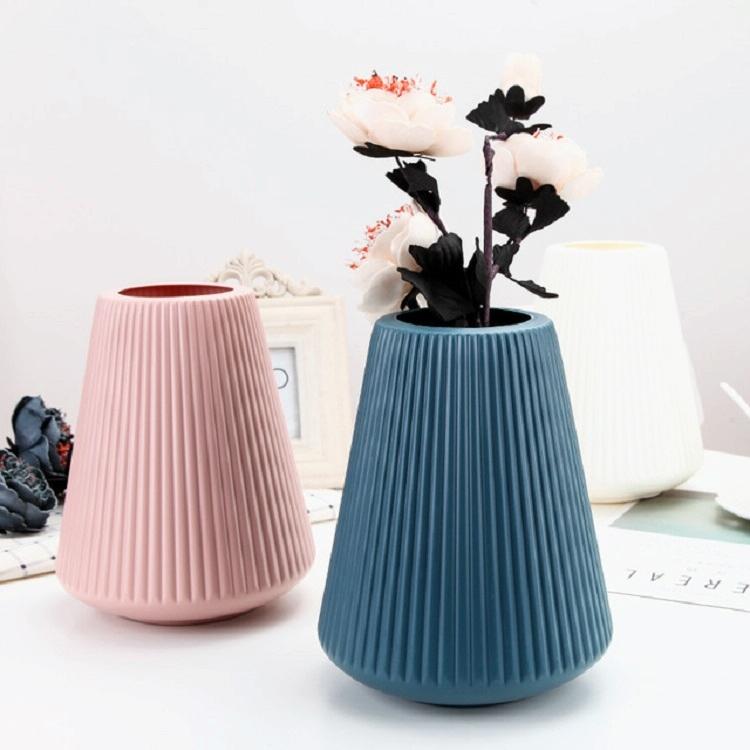 Decorative Wet and Dry Flower Vases for Creative Home Furnishings - Green