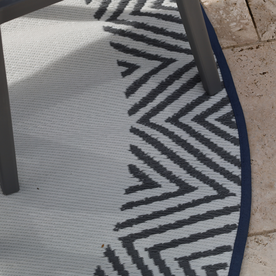 Olympia Grey and White Round Recycled Plastic Large Rug
